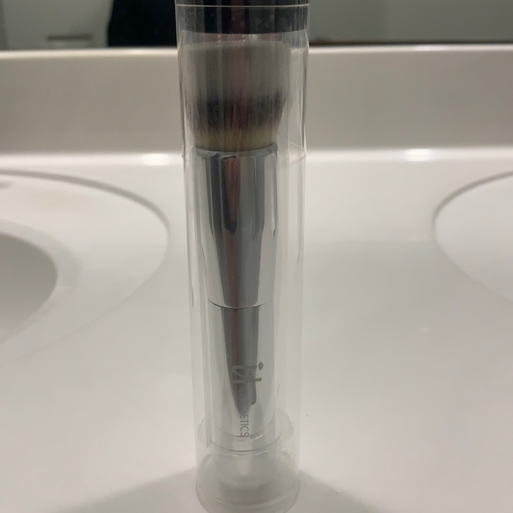 IT cosmetics brush